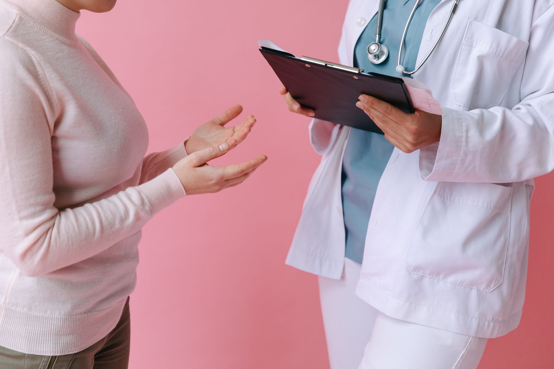 A doctor talking to a patient about healthy kidney function during a checkup.