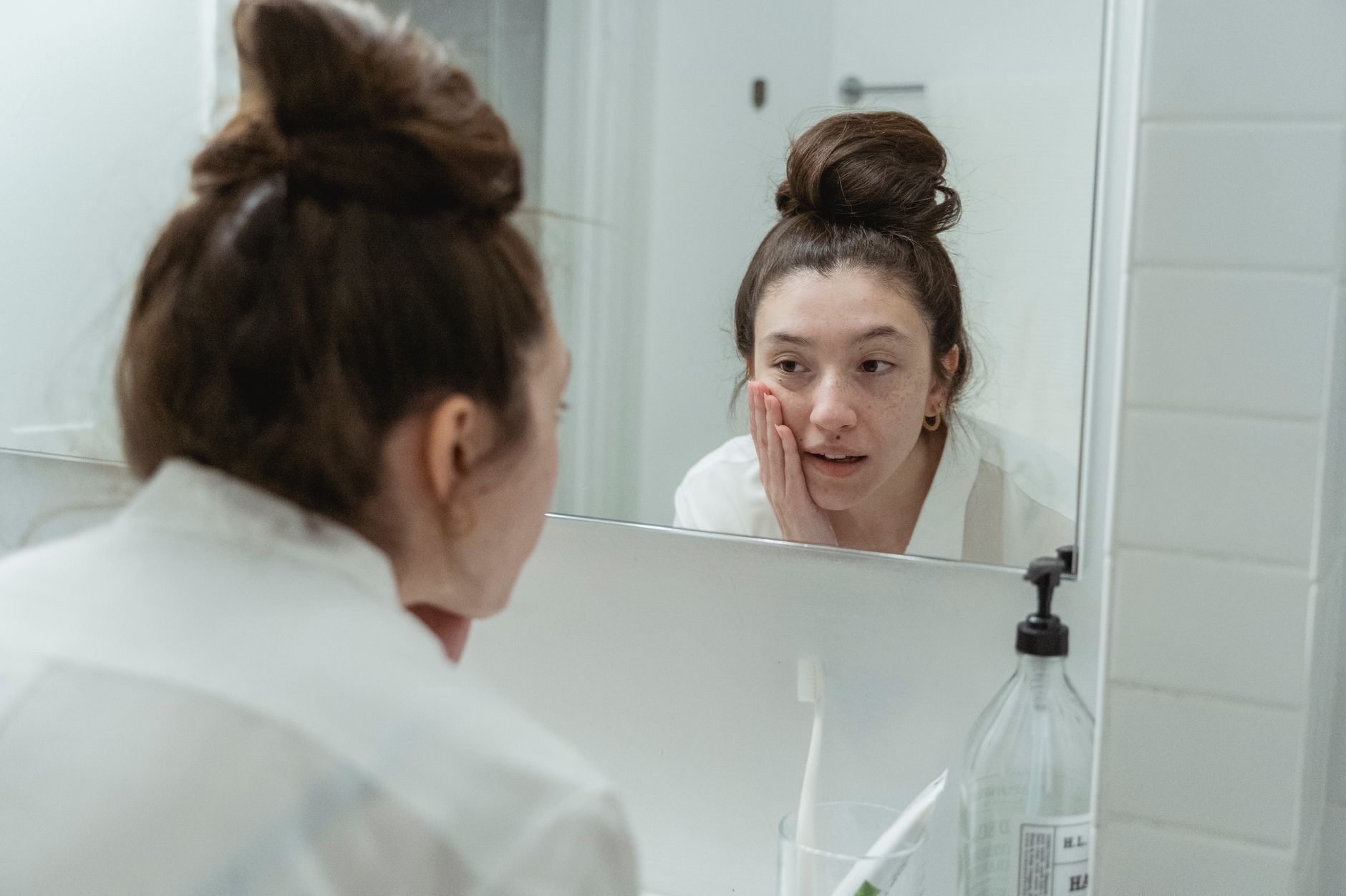 A doctor consulting with a patient about skin health and back acne concerns.