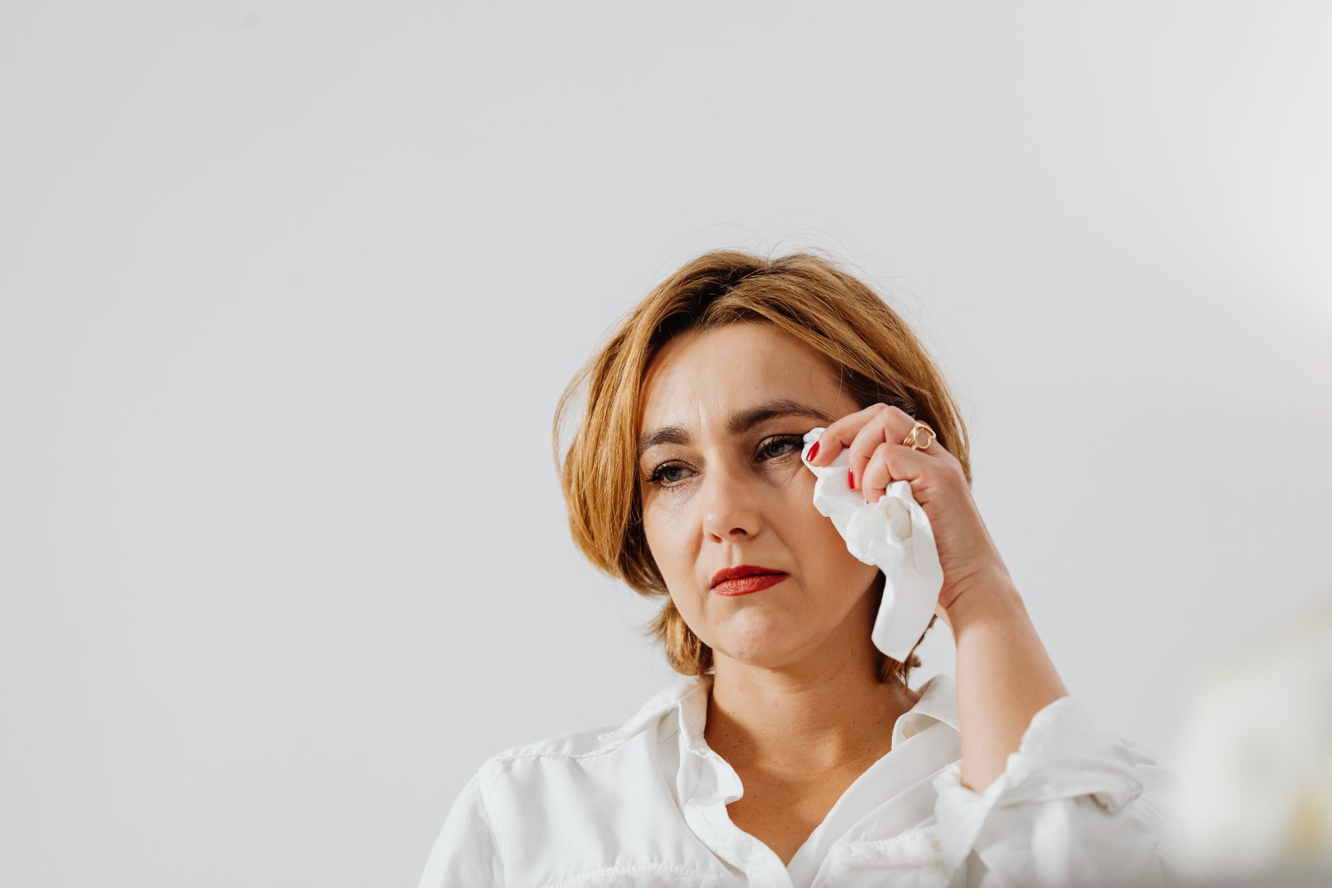 A friendly doctor discussing health concerns with a patient in a bright medical office.